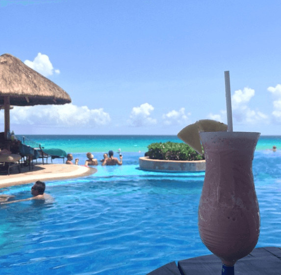 Ayesha Minhaj Luxurious Vacation (Lifestyle)